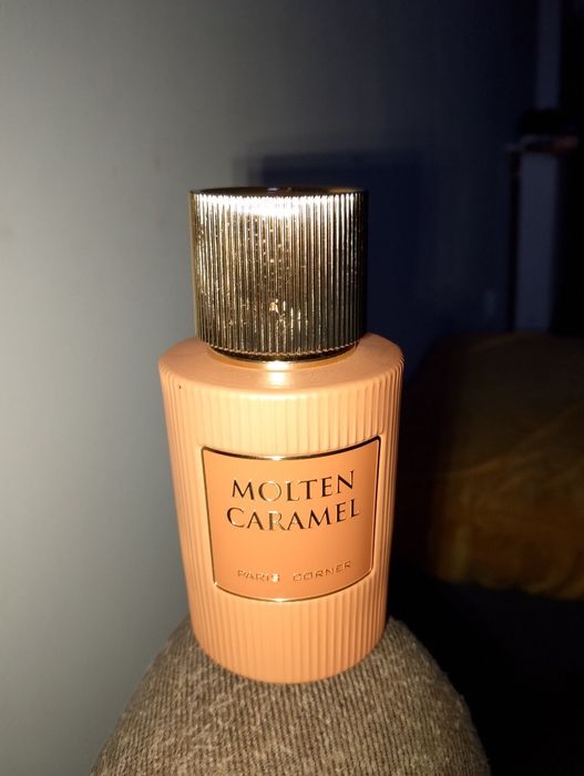 Molten Caramel Paris Corner