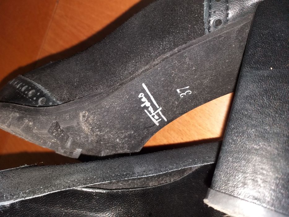 Sapatos Pretos Tapadas como Novos