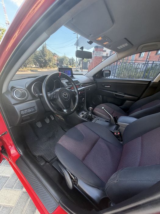 Продам Mazda 3.