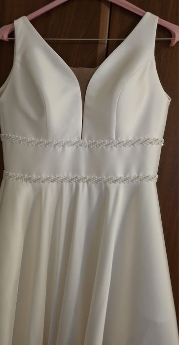 Biała klasyczna suknia ślubna rozmiar L dekolt w literę V