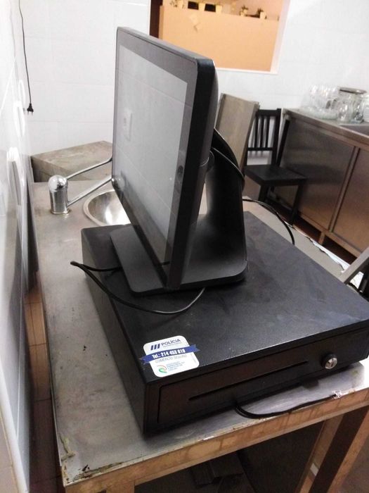 lote com bancadas prateleiras cozin. maq. loiça - restaur. e hotelaria