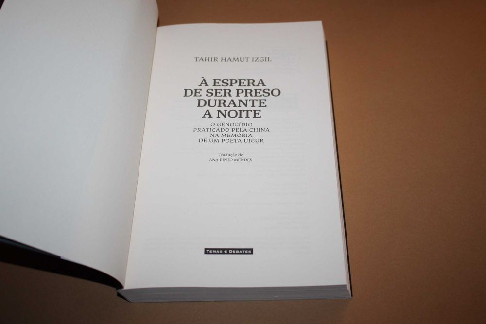 À Espera de Ser Preso durante a Noite //Tahir Hamut Izgil