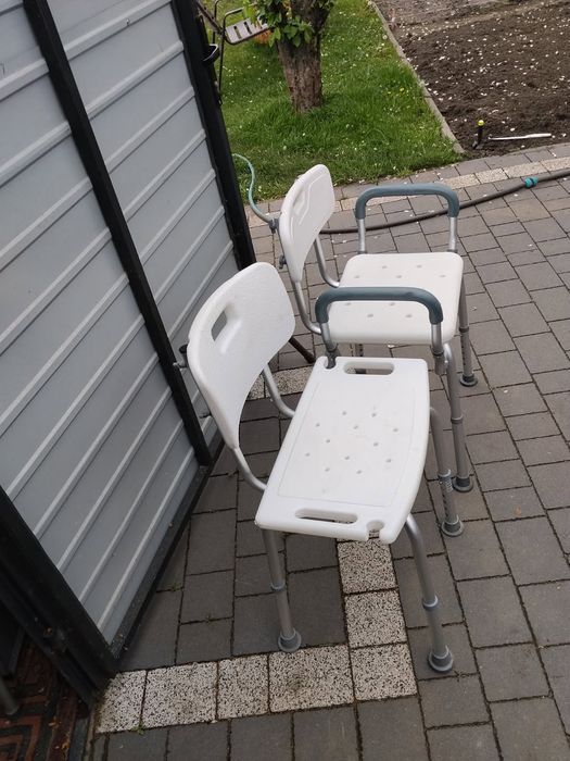 Krzesełka pod prysznic