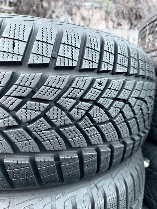 225 55 17 Goodyear UltraGrip Perfomance + 99% 2024 Шини Зима