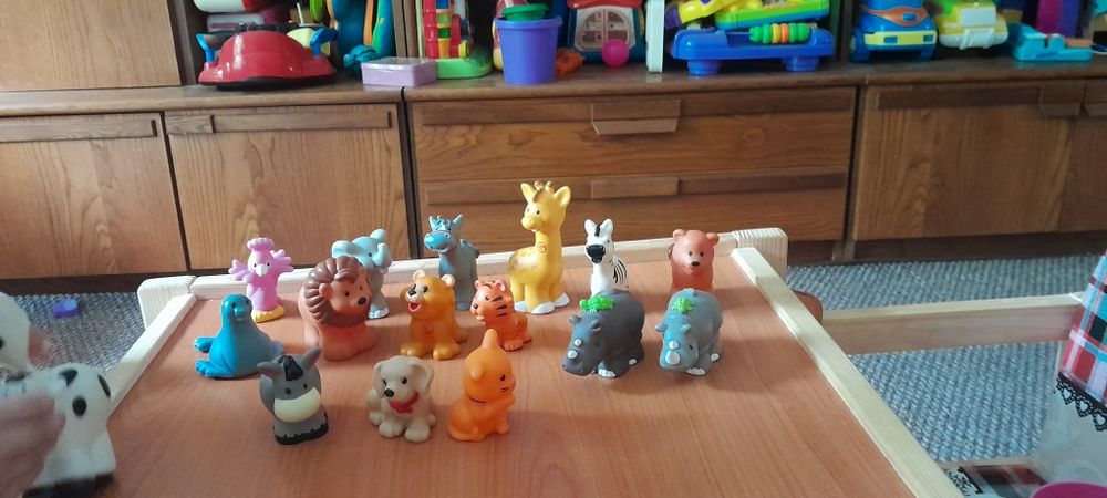 Фігурки тварин чоловічки машинки little people fisher price