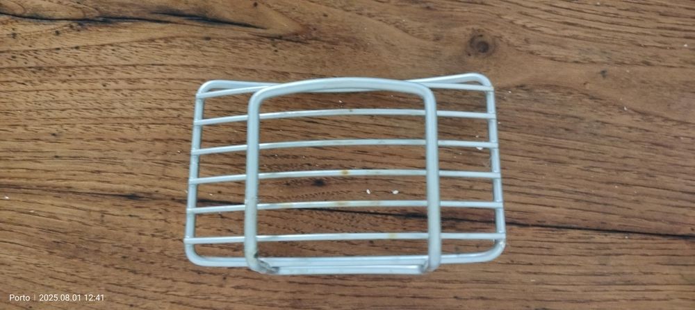 Saboneteira em metal