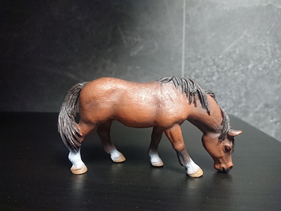 Лошадь Schleich Пасущийся пони, раритет, коллекционная фигурка