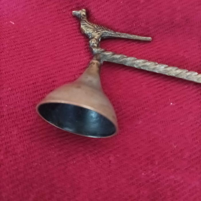 Приспособление для гашения свечей- гасник