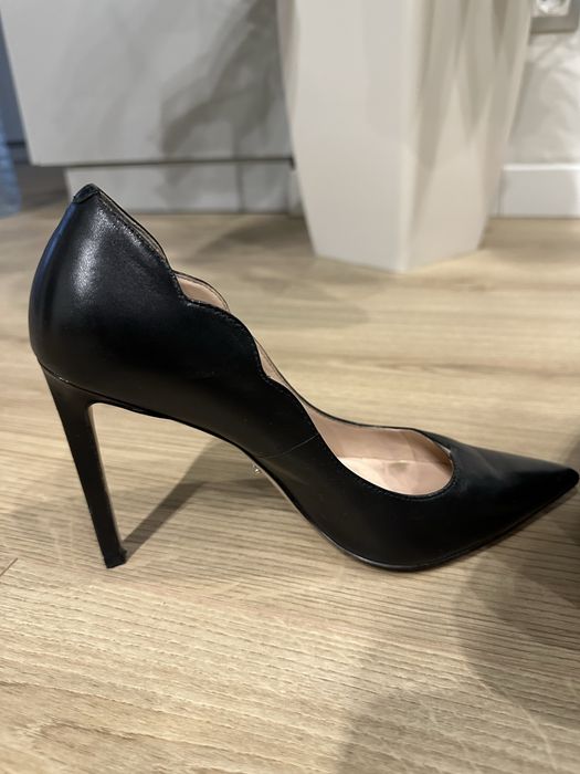 Шкіряні туфлі на каблуку