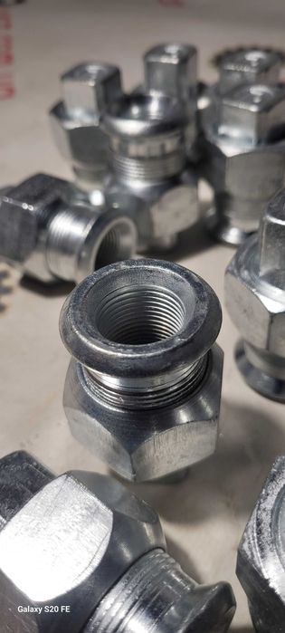 Гайка + футорка колеса заднего ГАЗ 53 3307 ЗИЛ 130 КрАЗ правая/левая