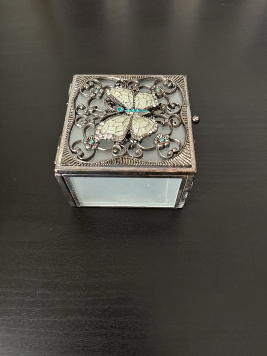 Porta-jóias vintage em vidro e metal com borboleta