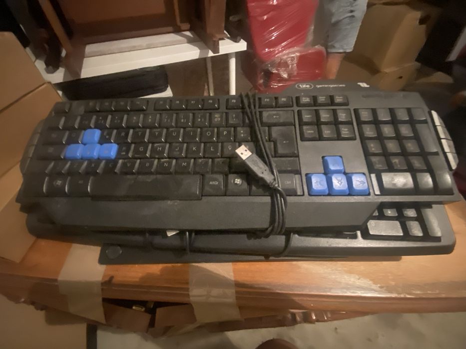 Keyboards Used in Good Condition64738414635394121