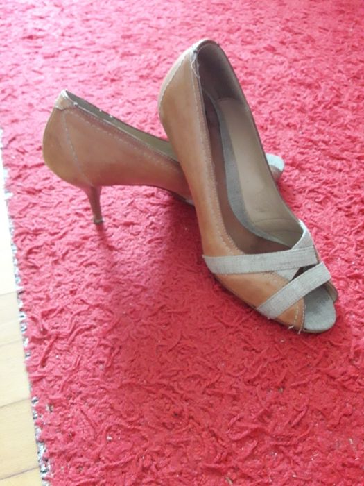 Buty bez palców z cała pietą na obcasie