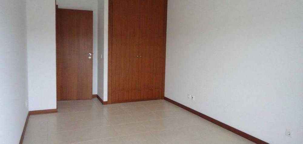 Moradia T4+1 São Félix da Marinha - Garagem - Terraços