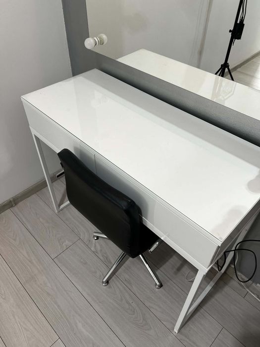 Toaletka do lustra make up