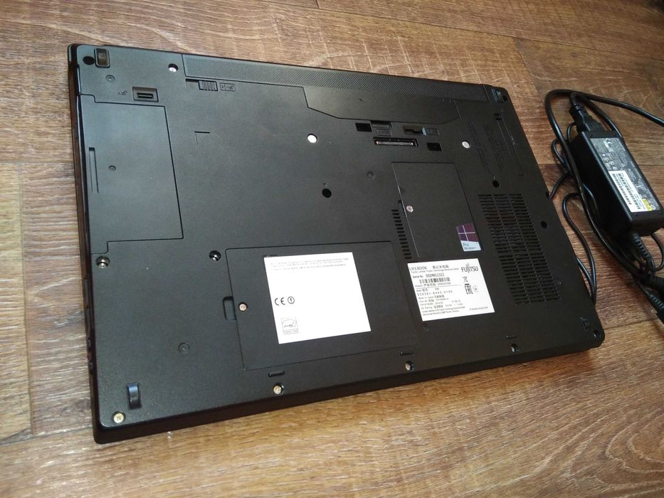 Ноутбук i5 6200U 15.6 Fujitsu E556 hdd 500Gb 8gb DDR4 Japan