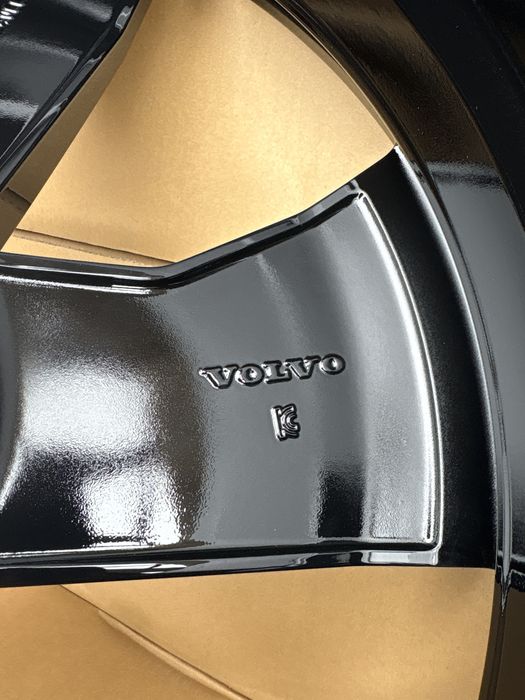 Alufelgi VOLVO 8x20 et 50.5 nowe OE