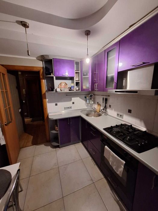 Продам 4 кімнатну квартиру.