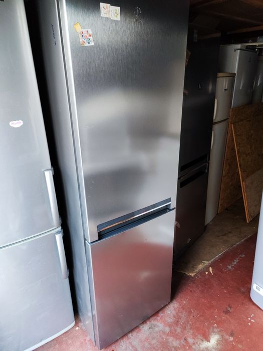 Продам холодильник Indesit