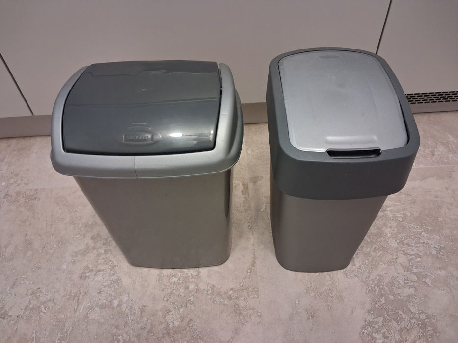 Dwa kosze na śmieci