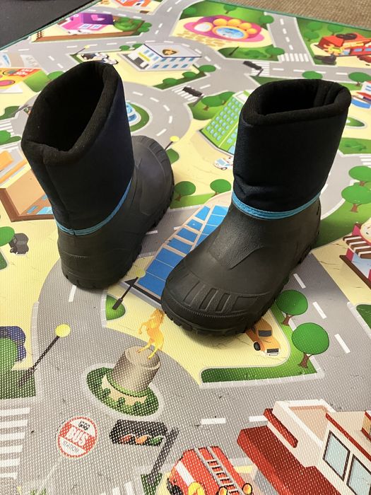 Botas de criança para a neve