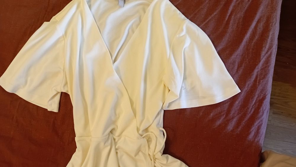 Молочна сукня міді