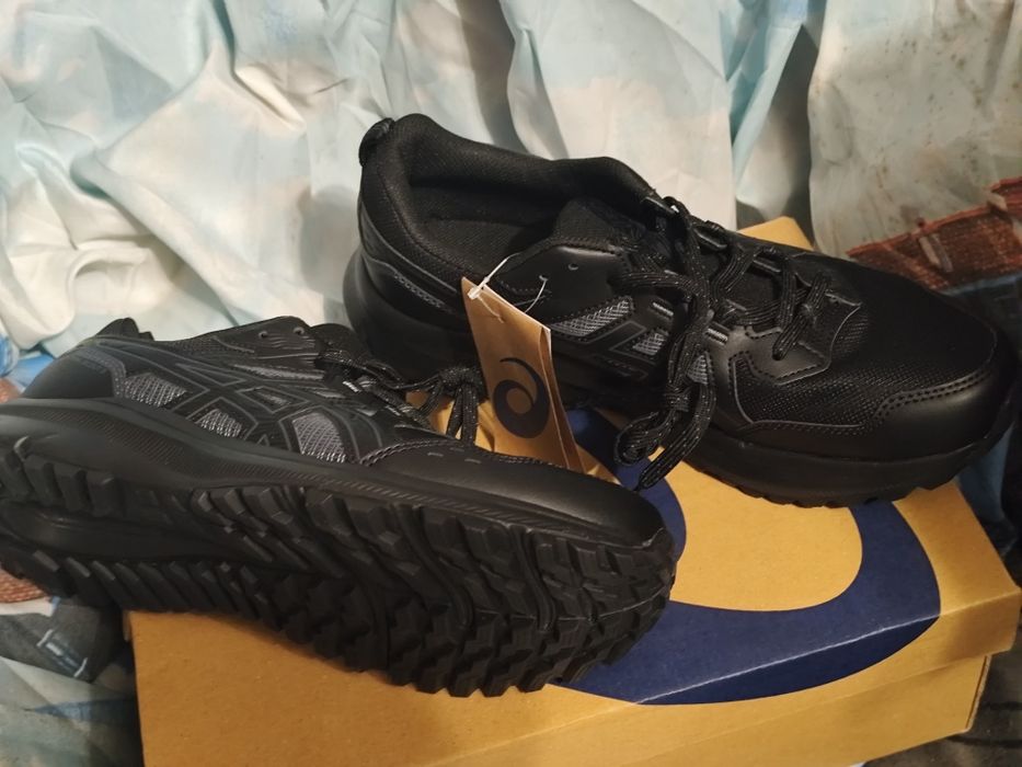 ASICS Trail Scout3 новi eur 42.5 ,eur 48 оригiнал
