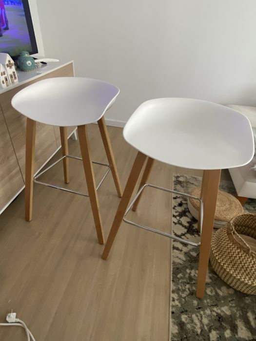 2 bancos altos  brancos