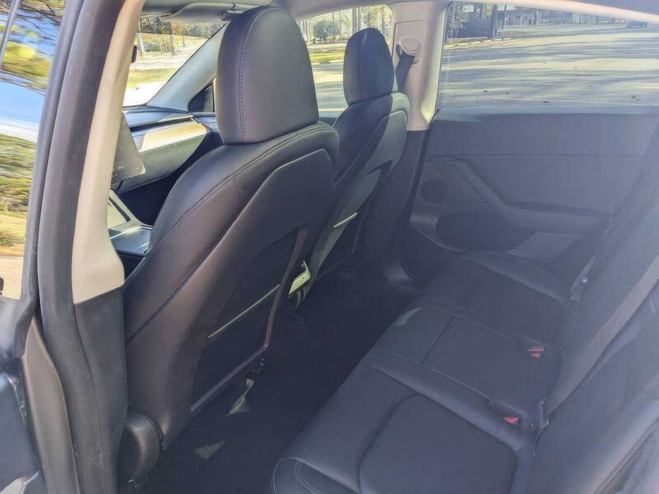 Tesla Model Y      2025