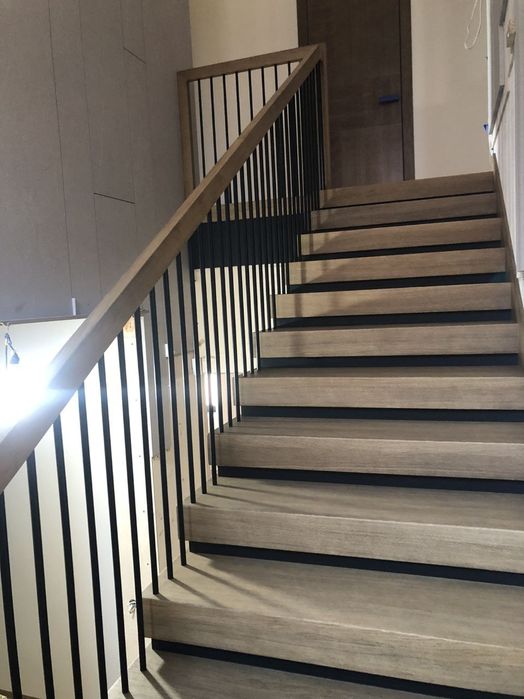 Деревʼяні сходи на замовлення–Івано-Франківськ монтаж, сучасний дизайн