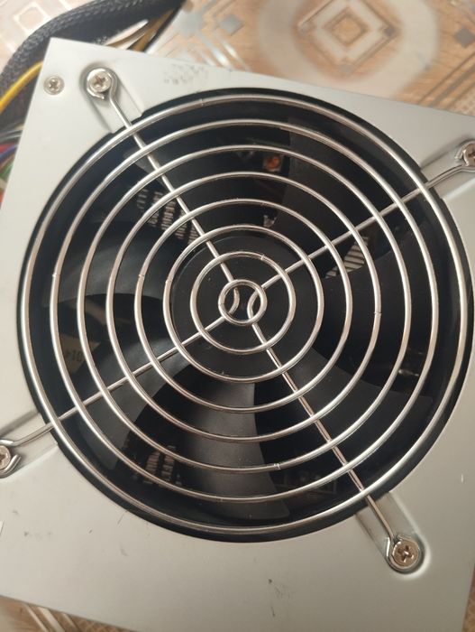 Продам блок живлення Chieftec моделі CFT-370-P12S