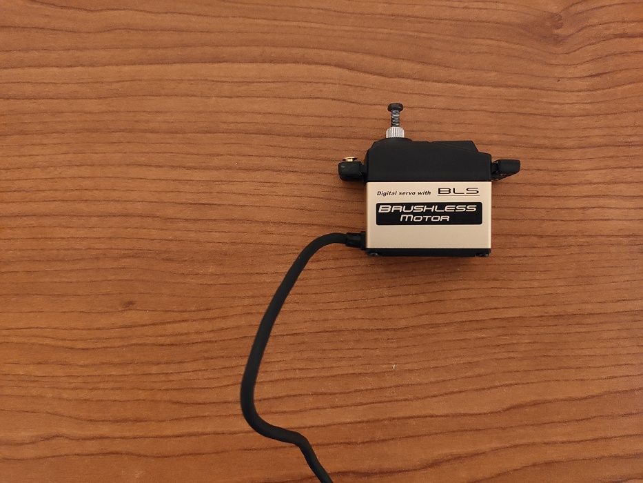 Servos Futaba Brushless BLS451/BLS251 + Receptor Futaba R608FS