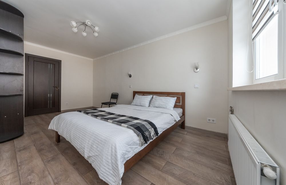 2 ком Позняки, Ривер Молл , подобово