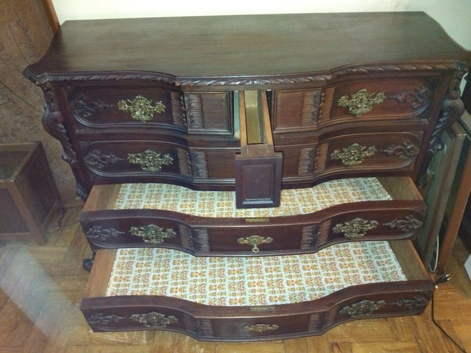 Cómoda estilo Luís XV