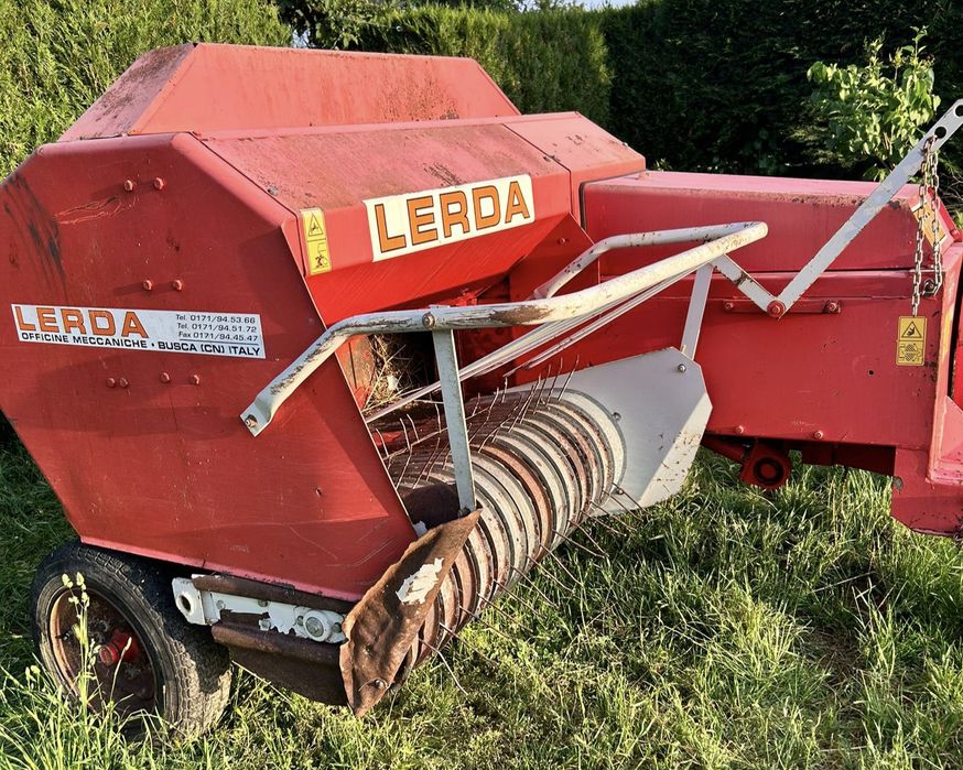 Enfardadeira LERDA 1100 em excelente estado
