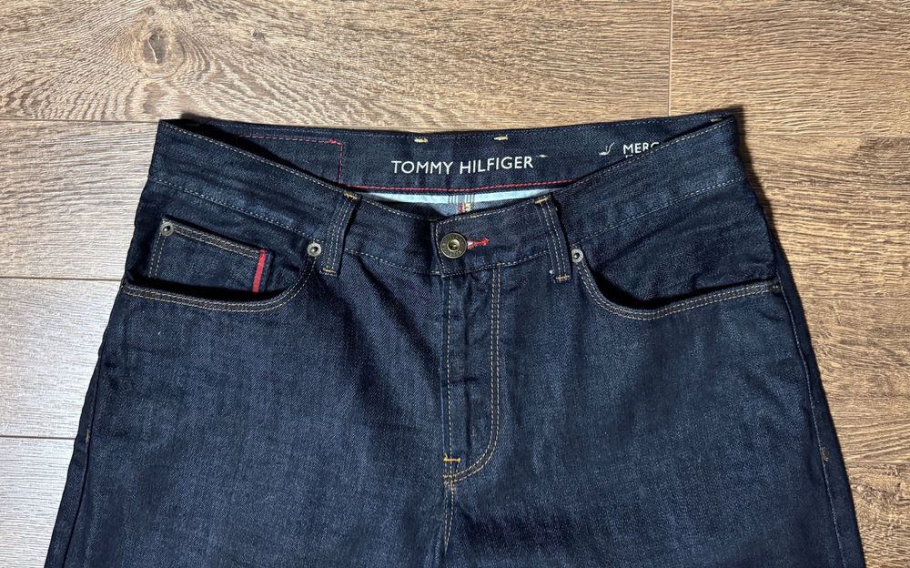 Джинсы Tommy Hilfiger.