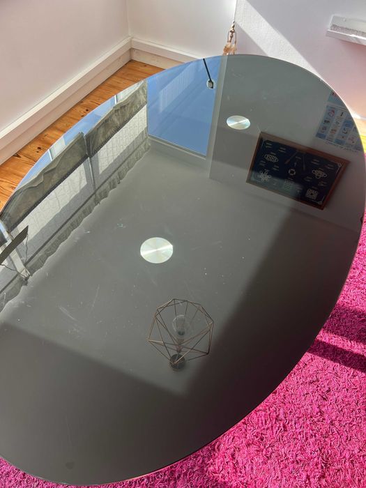 Mesa de Jantar oval com tampo em vidro