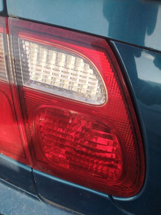 Farolim da mala esquerdo NISSAN Almera II Hatchback (N16)