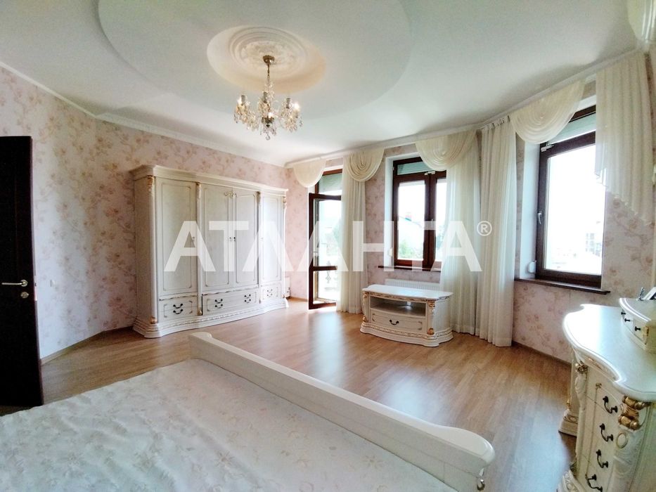 Будинок з басейном біля моря на 7 сотках