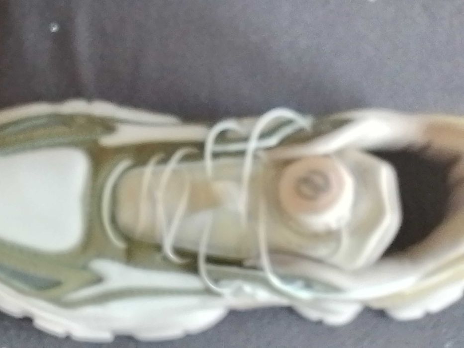 Buty sportowe do biegania i chodzenia