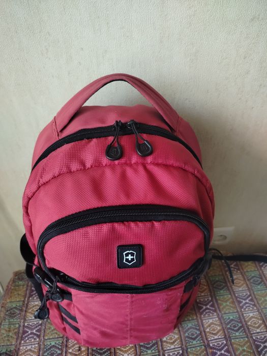 Рюкзак унисекс Victorinox Travel VX Sport Cadet/Red Vt31105003