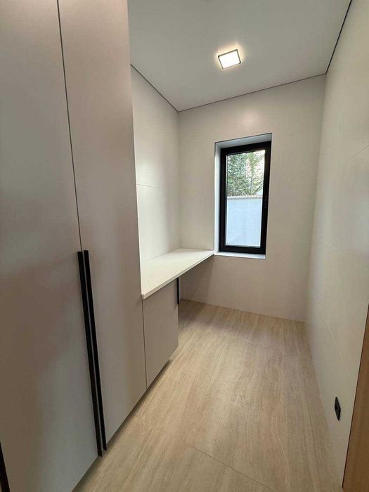 Новый 1-но этажный дом в Совиньоне, участок 10,66 соток, 185 кв.м.