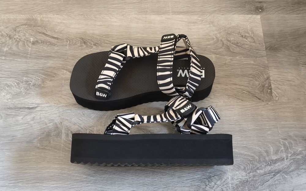 Sandálias plataforma Zebra