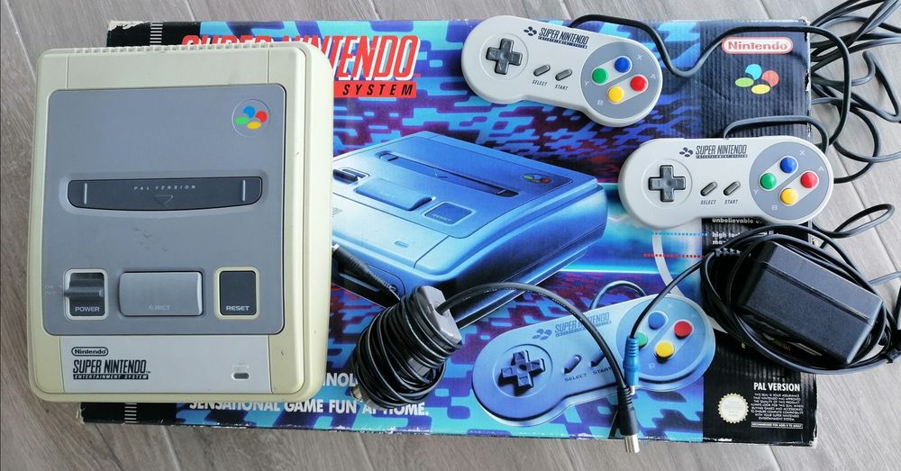Super Nintendo (SNES) – Completa c/ caixa original + 2 comandos + cabo