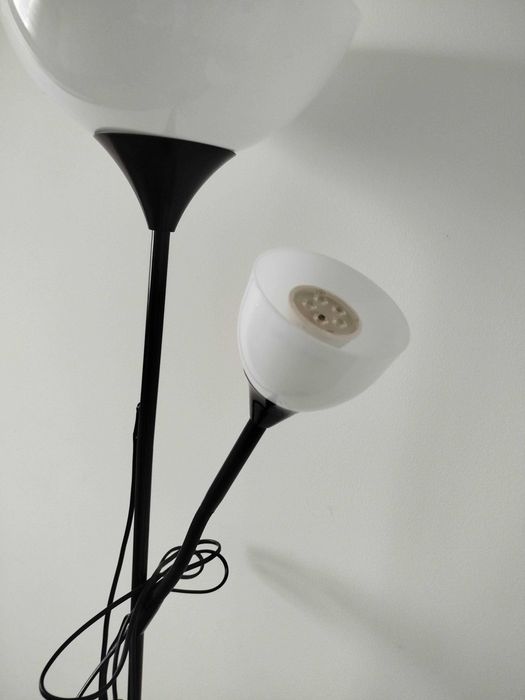 Czarna lampa podłogowa Stojąca prosta na 2 żarówki 176cm Ikea