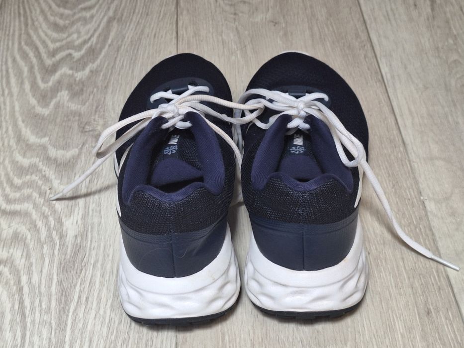 Nike Revolution 6