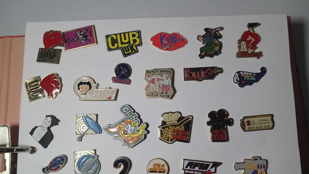 Pins antigos Cinema rádio, Tv, Jornais e animais