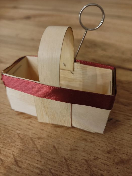 Drewniane podstawki pod winietki w stylu rustykalnym – ślub, chrzciny