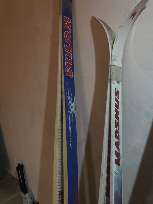 Лыжи беговые, ботинки лыжные.