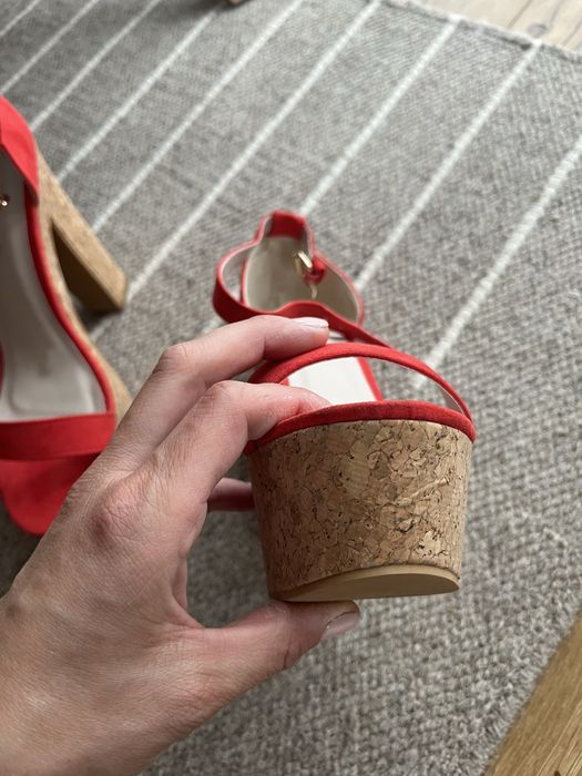 Wysokie buty na lato Nowe